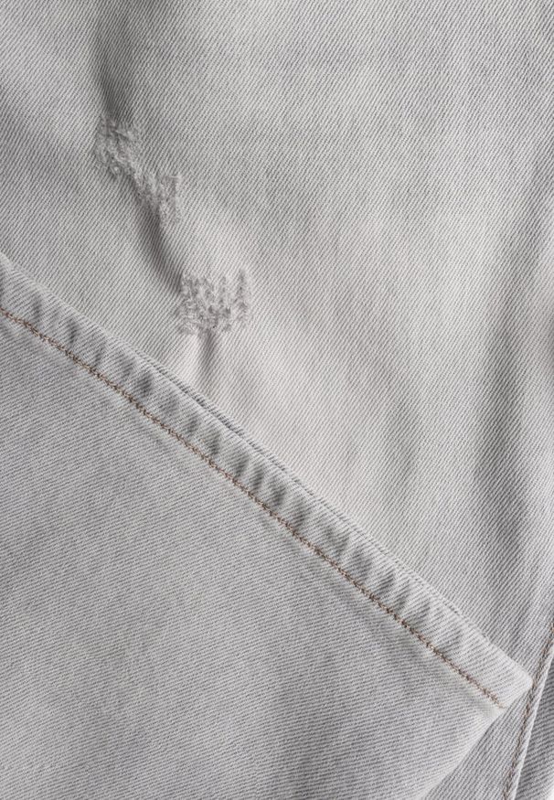 Renee - Jasnoszare Proste Jeansy z Bawełną High Waist Ozdobione Przetarciami Vimareas. Stan: podwyższony. Kolor: szary. Wzór: aplikacja