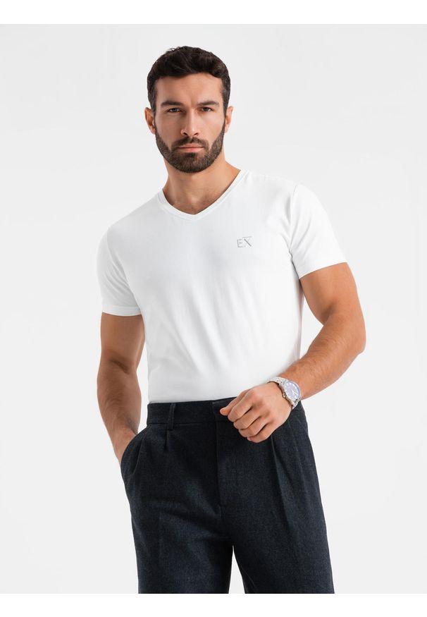 Ombre Clothing - Męski t-shirt V-neck SLIM FIT z elastanem i printem – biały V2 OM-TSBC-0221 - XXL. Okazja: na co dzień. Typ kołnierza: dekolt w serek. Kolor: biały. Materiał: elastan. Wzór: nadruk. Styl: casual