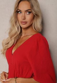 Renee - Czerwona Sukienka z Bawełny Ozdobiona Wiązaniem i Gumką w Pasie Wlarina. Okazja: na imprezę. Kolor: czerwony. Materiał: bawełna. Wzór: aplikacja. Styl: wizytowy #5
