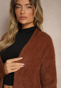 Renee - Brązowy Długi Kardigan Puchaty z Dodatkiem Wełny Mevasine. Okazja: na co dzień. Kolor: brązowy. Materiał: wełna. Długość rękawa: długi rękaw. Długość: długie. Wzór: aplikacja, jednolity. Styl: casual #5