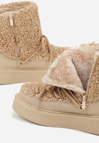 Renee - Ciemnobeżowe Śniegowce z Futerkiem Typu Teddy Allere. Okazja: na co dzień. Kolor: beżowy. Materiał: futro. Sezon: zima. Styl: casual #6