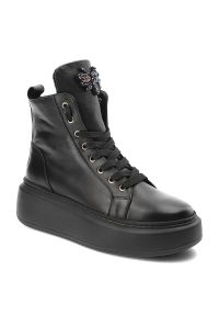 Czarne Sneakersy Karino Damskie Buty Jesienne. Okazja: na spotkanie biznesowe. Kolor: czarny. Materiał: jeans, skóra. Sezon: jesień. Obcas: na obcasie. Styl: elegancki, biznesowy, klasyczny. Wysokość obcasa: średni