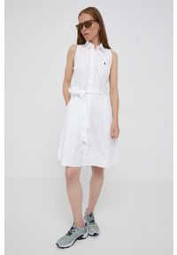 Polo Ralph Lauren sukienka bawełniana kolor biały midi prosta. Okazja: na co dzień. Typ kołnierza: polo. Kolor: biały. Materiał: bawełna. Wzór: gładki, aplikacja. Typ sukienki: proste. Styl: casual. Długość: midi #1