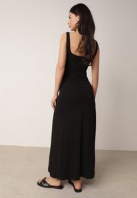 Born2be - Czarna Bawełniana Sukienka z Odkrytymi Plecami i Guzikami Ocerial. Okazja: do pracy, na co dzień. Kolor: czarny. Materiał: bawełna. Długość rękawa: na ramiączkach. Sezon: lato. Typ sukienki: proste. Styl: klasyczny, casual #8