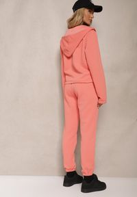 Renee - Różowy Komplet Dresowy z Domieszką Bawełny Pikowana Bluza z Kapturem i Joggery Evathira. Kolor: różowy. Materiał: dresówka, bawełna #3