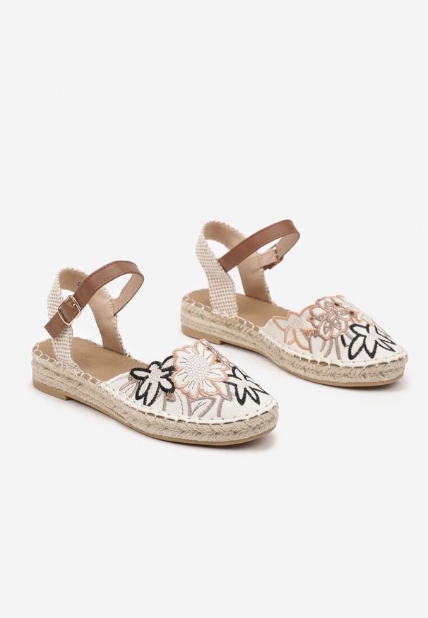 Born2be - Beżowo-Brązowe Sandały Espadryle Zdobione Plecionką i Haftem Leanisra. Okazja: na co dzień. Zapięcie: pasek. Kolor: beżowy. Wzór: haft, aplikacja. Sezon: lato. Obcas: na płaskiej podeszwie. Styl: casual, elegancki
