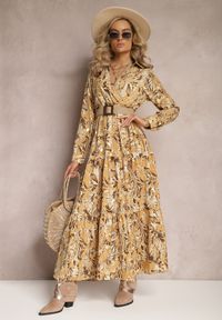 Renee - Jasnobeżowa Sukienka Maxi z Kołnierzykiem i Plecionym Paskiem Pertitus. Kolor: beżowy. Wzór: aplikacja, nadruk. Typ sukienki: kopertowe. Styl: elegancki. Długość: maxi #5