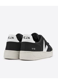 Veja - VEJA - Czarne sneakersy V-12. Okazja: na co dzień. Kolor: czarny. Materiał: tkanina, materiał, guma. Szerokość cholewki: normalna. Wzór: aplikacja