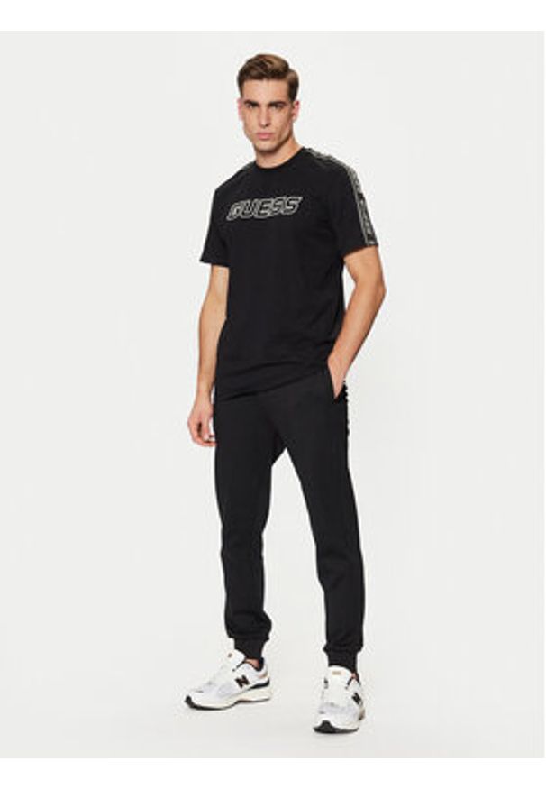 Guess T-Shirt Arlo Z4GI18 J1314 Czarny Regular Fit. Kolor: czarny. Materiał: bawełna
