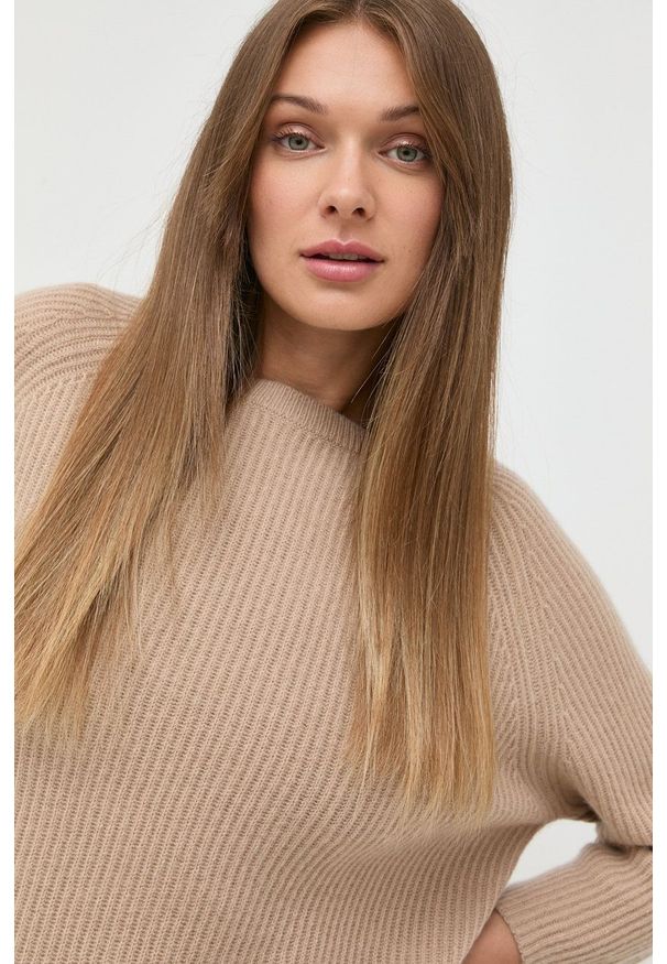 Weekend Max Mara sweter kaszmirowy damski kolor beżowy. Kolor: beżowy. Materiał: kaszmir. Długość rękawa: raglanowy rękaw