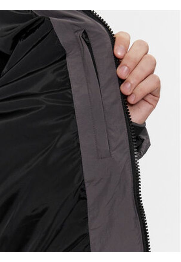 Calvin Klein Kurtka zimowa Crinkle K10K110336 Brązowy Regular Fit. Kolor: brązowy. Materiał: syntetyk. Sezon: zima