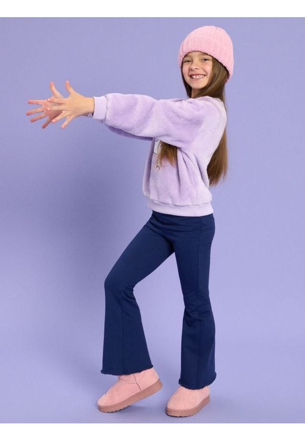 Sinsay - Spodnie dresowe flare - granatowy. Kolor: niebieski. Materiał: dresówka. Wzór: gładki