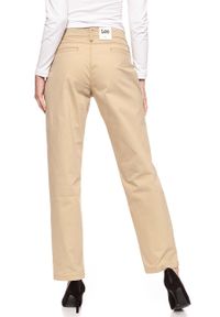 Lee - SPODNIE LEE DAMSKIE CHINO RELAXED L31MGK65. Materiał: materiał. Wzór: aplikacja