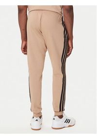 Adidas - adidas Spodnie dresowe Essentials 3-Stripes JX0712 Beżowy Regular Fit. Kolor: beżowy. Materiał: syntetyk, bawełna