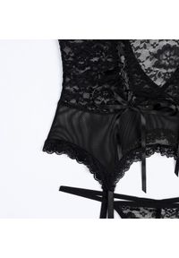 Intica - Gorset koronkowy z regulowanymi paskami na romantyczne wieczory Maliyah. Kolor: czerwony. Materiał: koronka. Wzór: paski, koronka #4