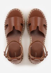 Renee - Brązowe Sandały VICES na Platformie z Plecionką i Wycięciami Helimis. Zapięcie: sprzączka. Kolor: brązowy. Materiał: koronka. Wzór: koronka. Sezon: lato. Obcas: na platformie #8