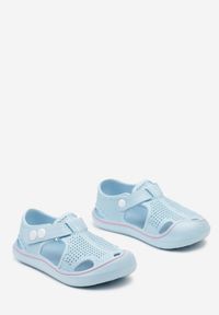 Born2be - Jasnoniebieskie Sandały z Wycięciami z Piankowego Tworzywa Zapinane na Zatrzask Dianttha. Okazja: na plażę. Kolor: niebieski. Sezon: lato. Styl: młodzieżowy, elegancki