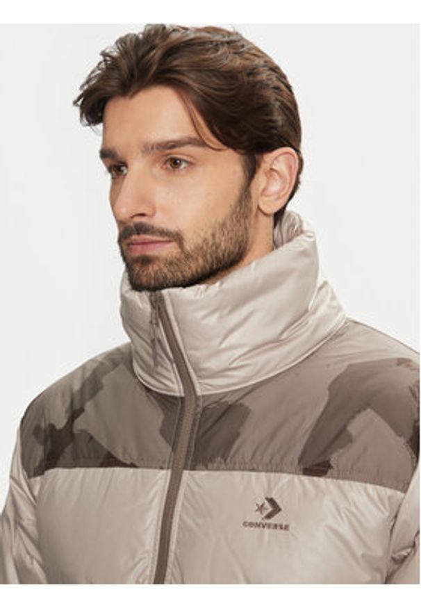 Converse Kurtka puchowa Commercial 10027145-A02 Beżowy Regular Fit. Kolor: beżowy. Materiał: syntetyk