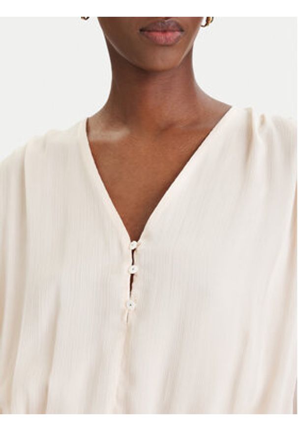 Guess Sukienka koktajlowa W6GK46 W1931 Pomarańczowy Regular Fit. Kolor: pomarańczowy. Materiał: syntetyk. Styl: wizytowy