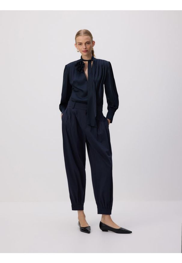 Reserved - Spodnie barrel leg - granatowy. Kolor: niebieski. Materiał: tkanina, wełna