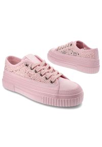 Różowe Koronkowe Trampki Lee Cooper Eleganckie Obuwie Damskie. Okazja: na co dzień. Kolor: różowy. Materiał: koronka. Styl: elegancki