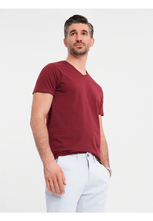 Ombre Clothing - Bawełniana klasyczna męska koszulka z dekoltem w serek BASIC – bordowa V10 - Rozmiar: L. Typ kołnierza: dekolt w serek. Kolor: czerwony. Materiał: bawełna. Styl: klasyczny