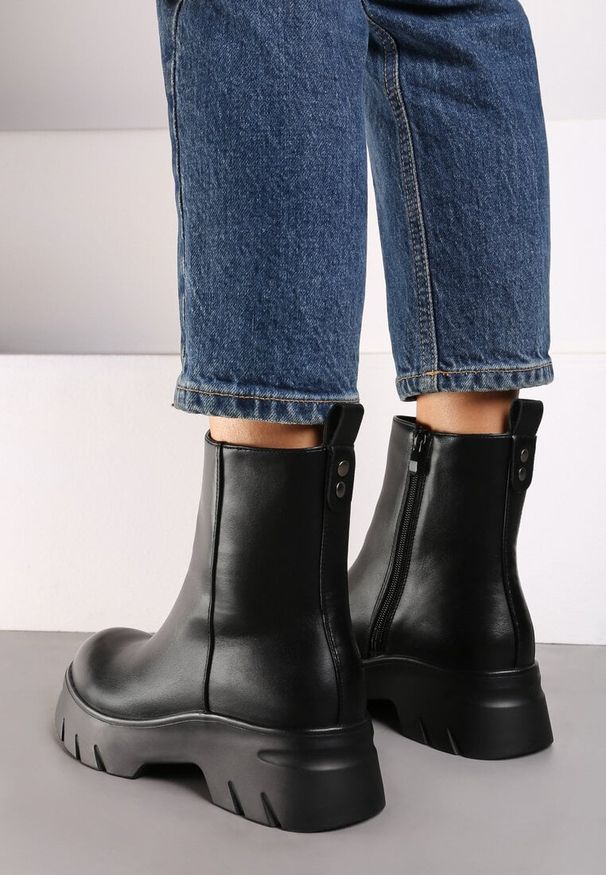 Renee - Czarne Płaskie Botki w Stylu Sztybletów z Ociepleniem Hanalen. Kolor: czarny. Materiał: jeans. Sezon: zima, jesień. Obcas: na obcasie. Styl: klasyczny, elegancki. Wysokość obcasa: niski