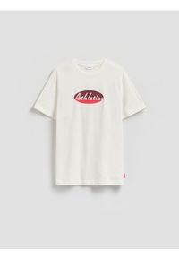 Reserved - T-shirt regular z nadrukiem - złamana biel. Materiał: bawełna, dzianina. Wzór: nadruk #1