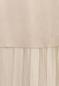 Born2be - Beżowa Dwuwarstwowa Sukienka Dzianinowa z Wiskozą i Paskiem z Klamrą Arkesia. Okazja: na co dzień, na spotkanie biznesowe. Kolor: beżowy. Materiał: dzianina, wiskoza. Typ sukienki: proste. Styl: casual, biznesowy, elegancki #8