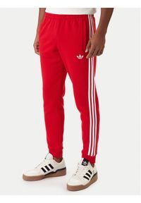Adidas - adidas Spodnie dresowe 3-Stripes KE3560 Czerwony Slim Fit. Kolor: czerwony. Materiał: bawełna #1