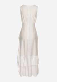 Born2be - Biała Rozkloszowana Sukienka z Wiskozą o Asymetrycznym Kroju Dolorissa. Okazja: na spacer, na co dzień. Kolor: biały. Materiał: wiskoza. Typ sukienki: asymetryczne. Styl: casual #2