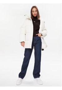 Calvin Klein Jeans Kurtka puchowa J20J221903 Biały Relaxed Fit. Kolor: biały. Materiał: puch, syntetyk