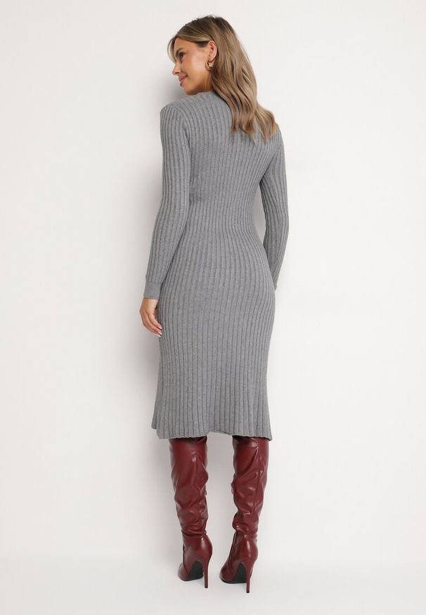 Born2be - Szara Dopasowana Sukienka z Wiskozą z Prążkowanego Materiału Ściągana Troczkiem Eleavia. Okazja: na co dzień. Kolor: szary. Materiał: wiskoza, materiał, prążkowany. Wzór: aplikacja. Styl: casual