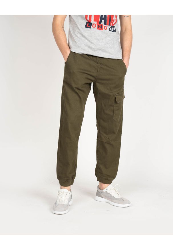 Pepe Jeans Spodnie "Landan" | PM211430 | Landan | Mężczyzna | Khaki. Okazja: na co dzień. Kolor: brązowy. Materiał: bawełna, poliester, elastan. Wzór: nadruk. Styl: casual