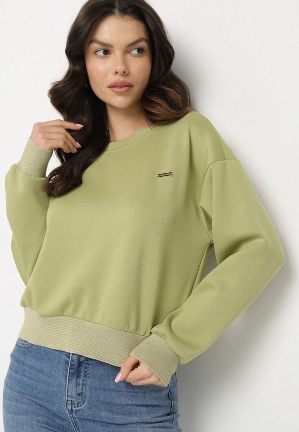 Born2be - Zielona Bluza z Metaliczną Nicią Ilasila. Okazja: na co dzień. Kolor: zielony. Materiał: jeans. Wzór: aplikacja. Styl: casual