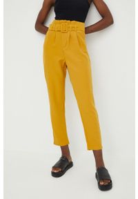Answear Lab spodnie damskie kolor żółty proste high waist. Stan: podwyższony. Kolor: żółty. Materiał: materiał. Styl: wakacyjny