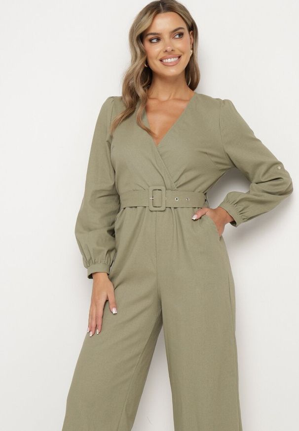 Born2be - Zielony Bawełniany Kombinezon o Kopertowym Kroju z Paskiem i Gumką w Talii Mirrira. Kolor: zielony. Materiał: bawełna. Długość rękawa: długi rękaw. Długość: długie. Styl: elegancki, klasyczny
