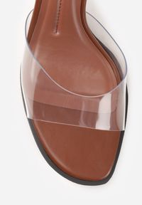 Renee - Brązowe Transparentne Klapki na Kaczuszce Helymna. Okazja: na co dzień. Kolor: brązowy. Materiał: jeans, skóra, koronka. Obcas: na szpilce. Styl: casual #4