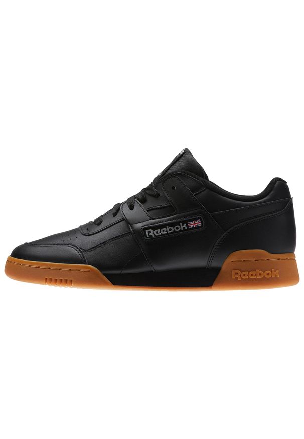 Buty do chodzenia męskie Reebok Workout Plus. Zapięcie: sznurówki. Kolor: wielokolorowy, czarny, szary. Materiał: materiał, syntetyk. Szerokość cholewki: normalna. Model: Reebok Workout. Sport: turystyka piesza