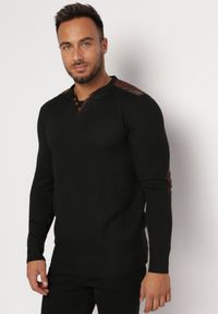 Born2be - Czarny Sweter o Klasycznym Kroju z Wełną i Ozdobnymi Łatami Cevinde. Kolor: czarny. Materiał: wełna. Sezon: jesień, zima. Styl: klasyczny #6