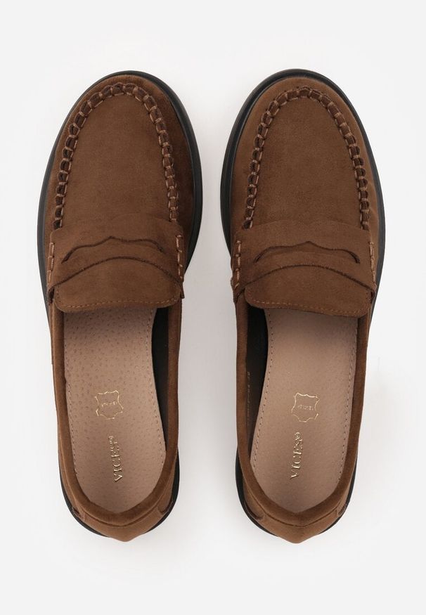 Renee - Ciemnobrązowe Mokasyny VICES z Wkładką ze Skóry Naturalnej i Przeszyciami Astanie. Kolor: brązowy. Materiał: skóra. Sezon: wiosna. Styl: elegancki
