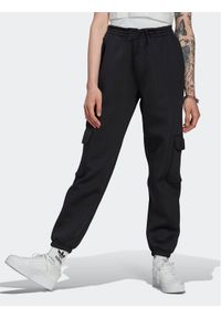 Adidas - Spodnie dresowe adidas. Kolor: czarny. Materiał: dresówka, syntetyk #1