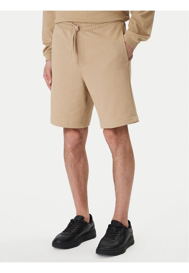 Hugo - HUGO Szorty sportowe Dayono 50530696 Beżowy Relaxed Fit. Kolor: beżowy. Materiał: bawełna. Styl: sportowy
