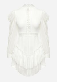 Born2be - Biała Rozkloszowana Sukienka Kombinezon Mini z Falbankami Gilha. Kolor: biały. Materiał: koronka. Wzór: aplikacja #4