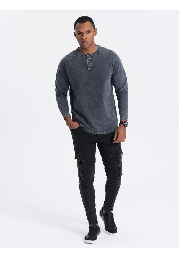 Ombre Clothing - Longsleeve męski washowany henley z raglanowymi rękawami - ciemnogranatowy V2 OM-LSWL-22FW-001 - S. Okazja: na co dzień. Typ kołnierza: typu henley. Kolor: niebieski. Materiał: materiał, bawełna. Długość rękawa: długi rękaw. Wzór: gładki, aplikacja. Styl: klasyczny, elegancki, casual, rockowy