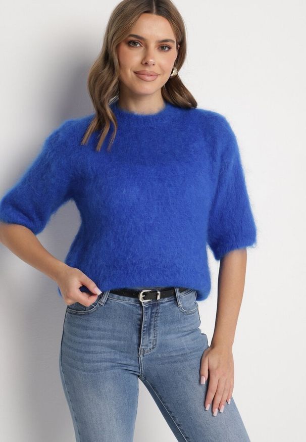 Born2be - Niebieski Moherowy Sweter o Kroju Nietoperza z Rękawami 3/4 Eleanira. Okazja: na co dzień. Kolor: niebieski. Materiał: moher. Wzór: aplikacja, ze splotem. Sezon: jesień, zima. Styl: klasyczny, elegancki, casual