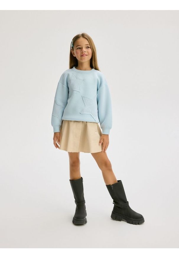 Reserved - Bluza w gwiazdki - jasnoniebieski. Kolor: niebieski. Materiał: bawełna