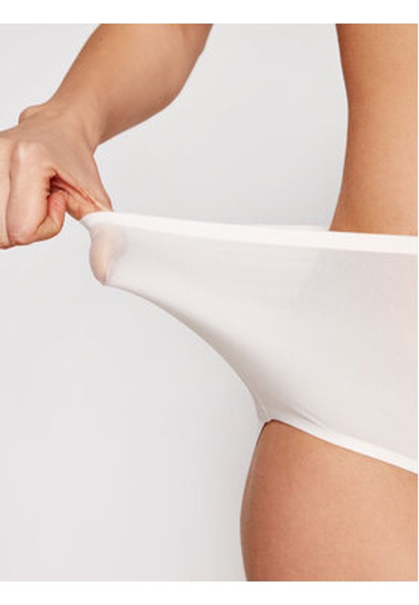 Chantelle Figi klasyczne z wysokim stanem Soft Stretch C26470 Biały. Stan: podwyższony. Kolor: biały. Materiał: syntetyk