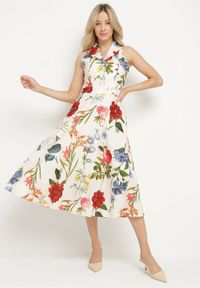 Born2be - Beżowa Rozkloszowana Sukienka z Bawełny z Kołnierzykiem w Kwiaty Ilanitia. Okazja: na spacer. Typ kołnierza: dekolt w serek. Kolor: beżowy. Materiał: bawełna. Wzór: kwiaty. Typ sukienki: rozkloszowane. Styl: elegancki #6