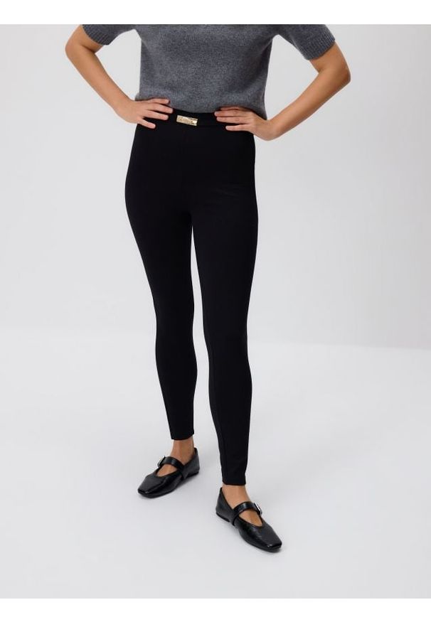 Reserved - Legginsy z paskiem - czarny. Kolor: czarny. Materiał: wiskoza, dzianina